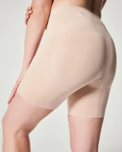 Mid-Thigh Short: OnCore Sculpting