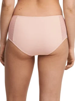 Norah Chic Full Brief