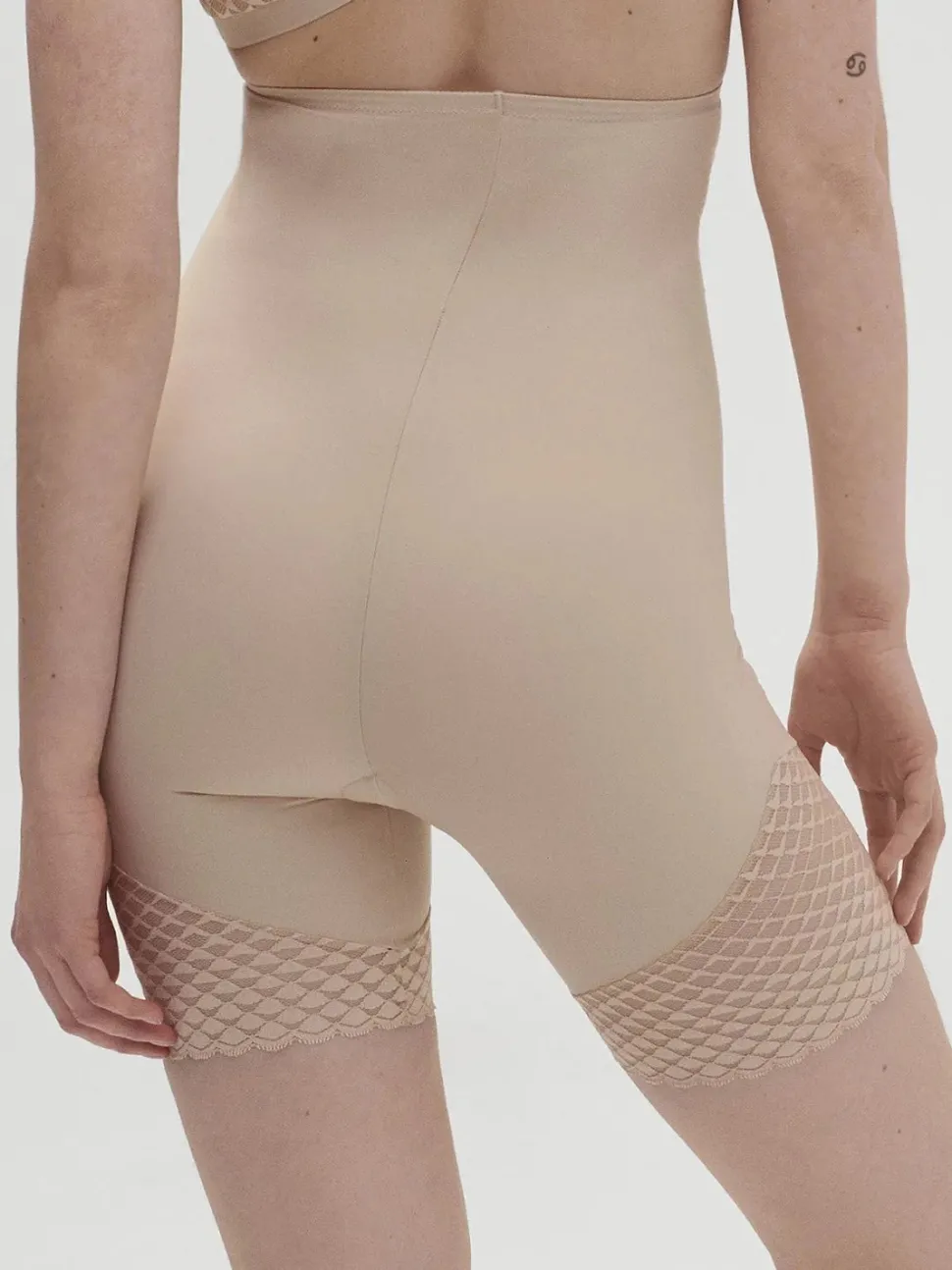 Subtile High Rise Shorts